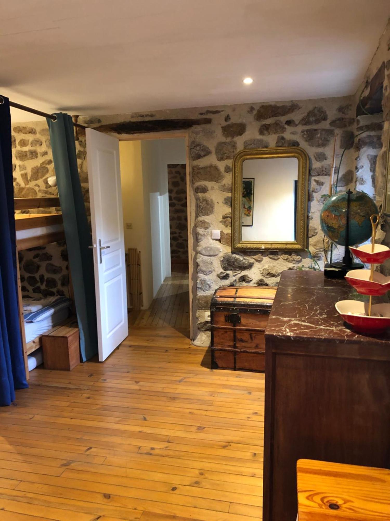Les Pentes Du Chateau De Retourtour Lamastre Exteriör bild